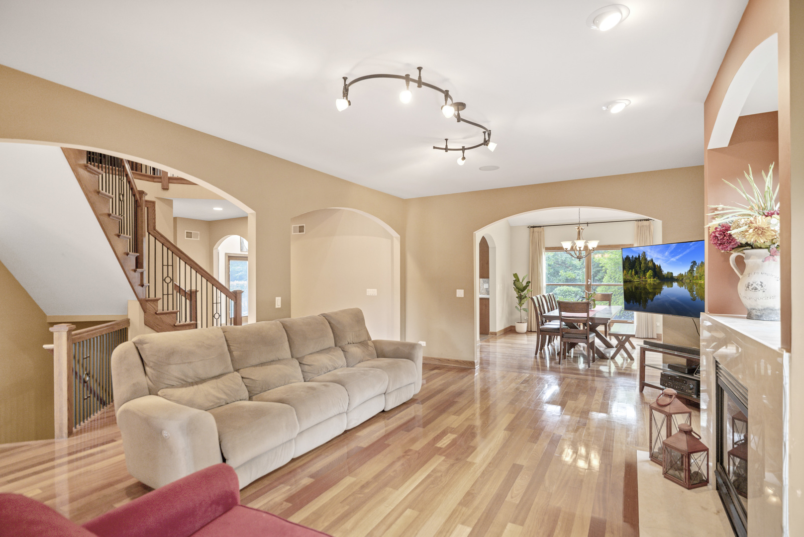 1535 S Douglas Avenue, Arlington Heights, IL 60005