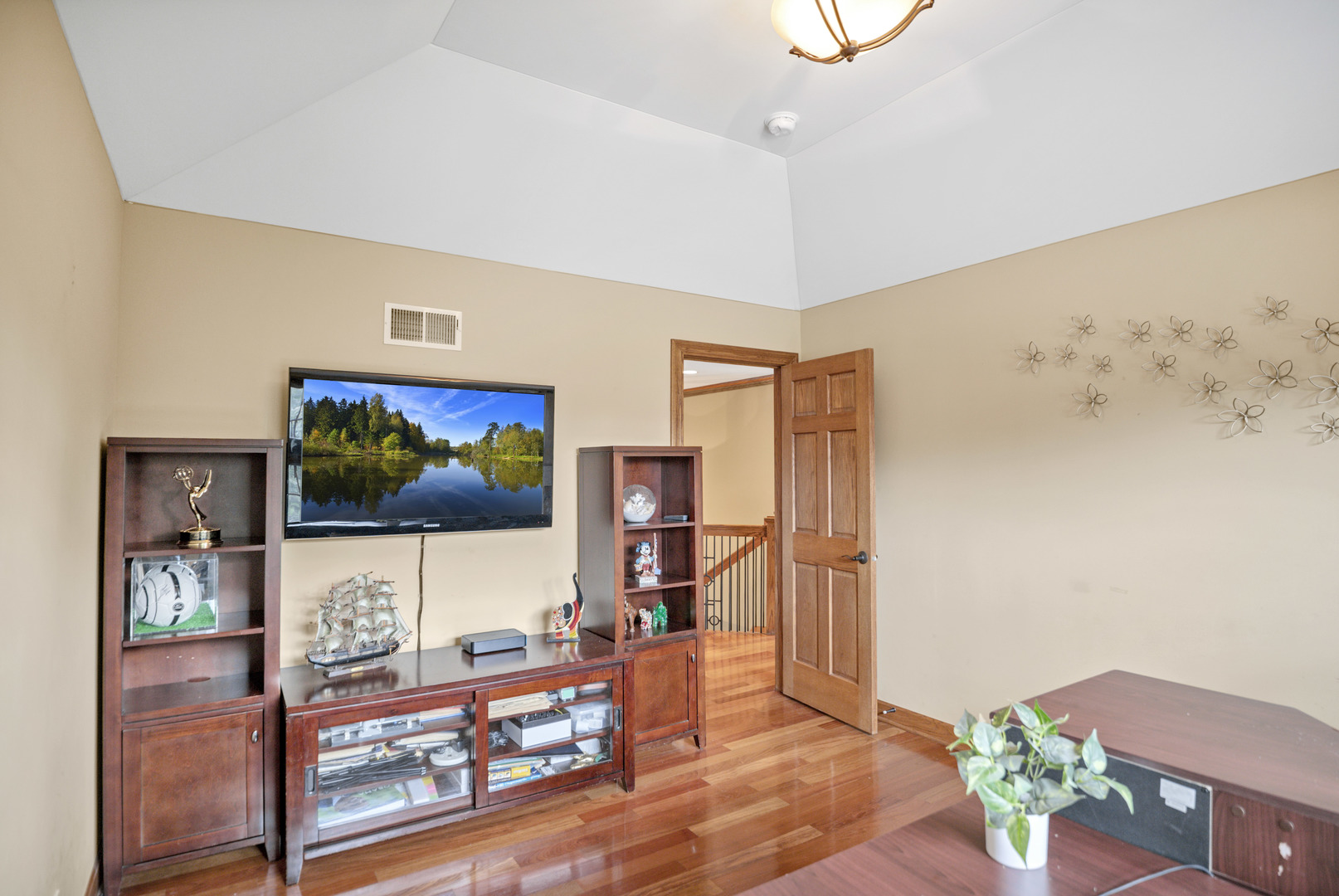 1535 S Douglas Avenue, Arlington Heights, IL 60005