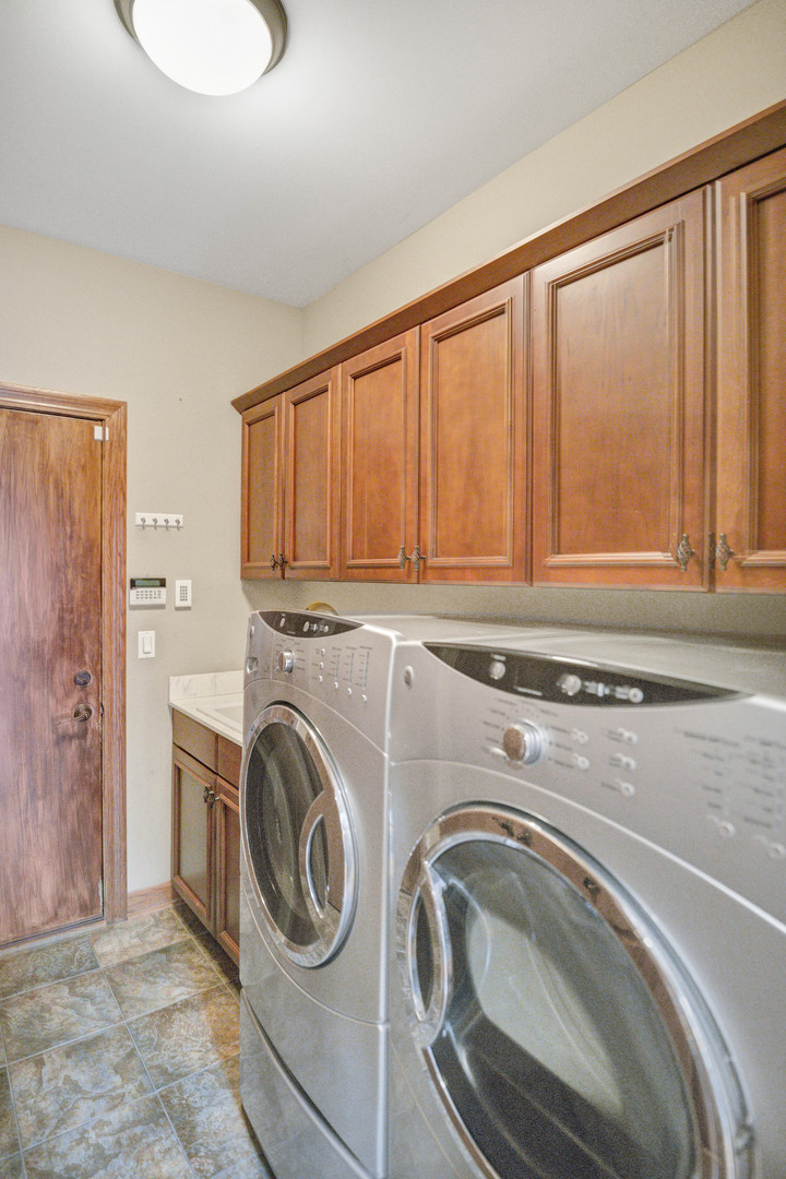 1535 S Douglas Avenue, Arlington Heights, IL 60005