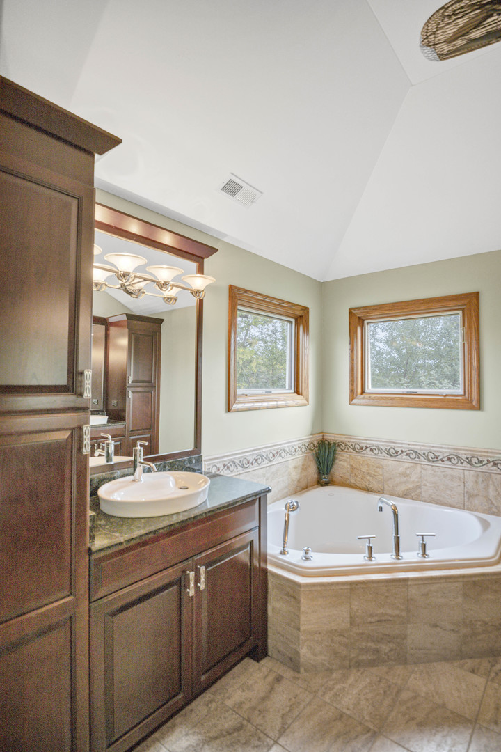 1535 S Douglas Avenue, Arlington Heights, IL 60005