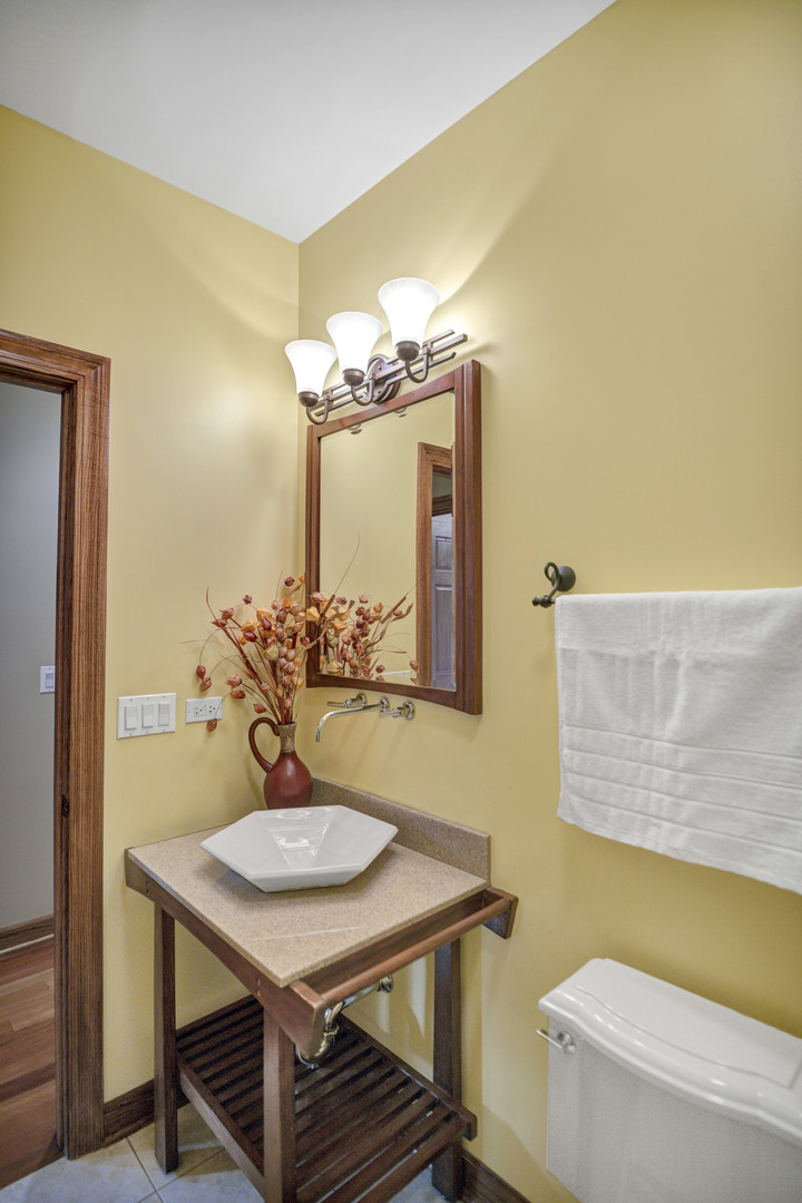 1535 S Douglas Avenue, Arlington Heights, IL 60005