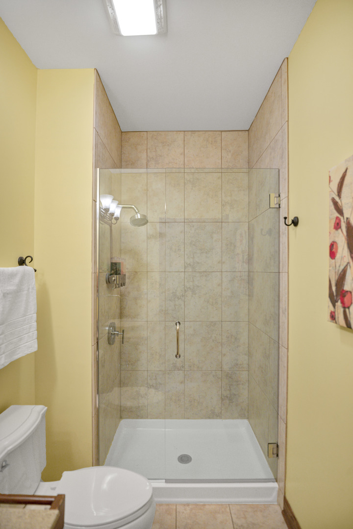 1535 S Douglas Avenue, Arlington Heights, IL 60005