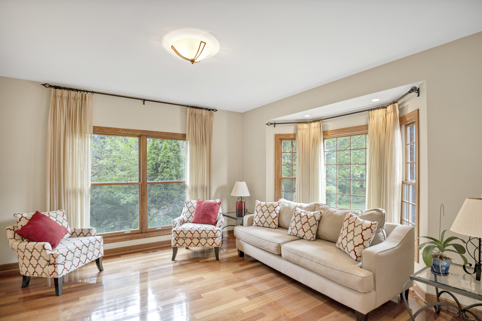 1535 S Douglas Avenue, Arlington Heights, IL 60005