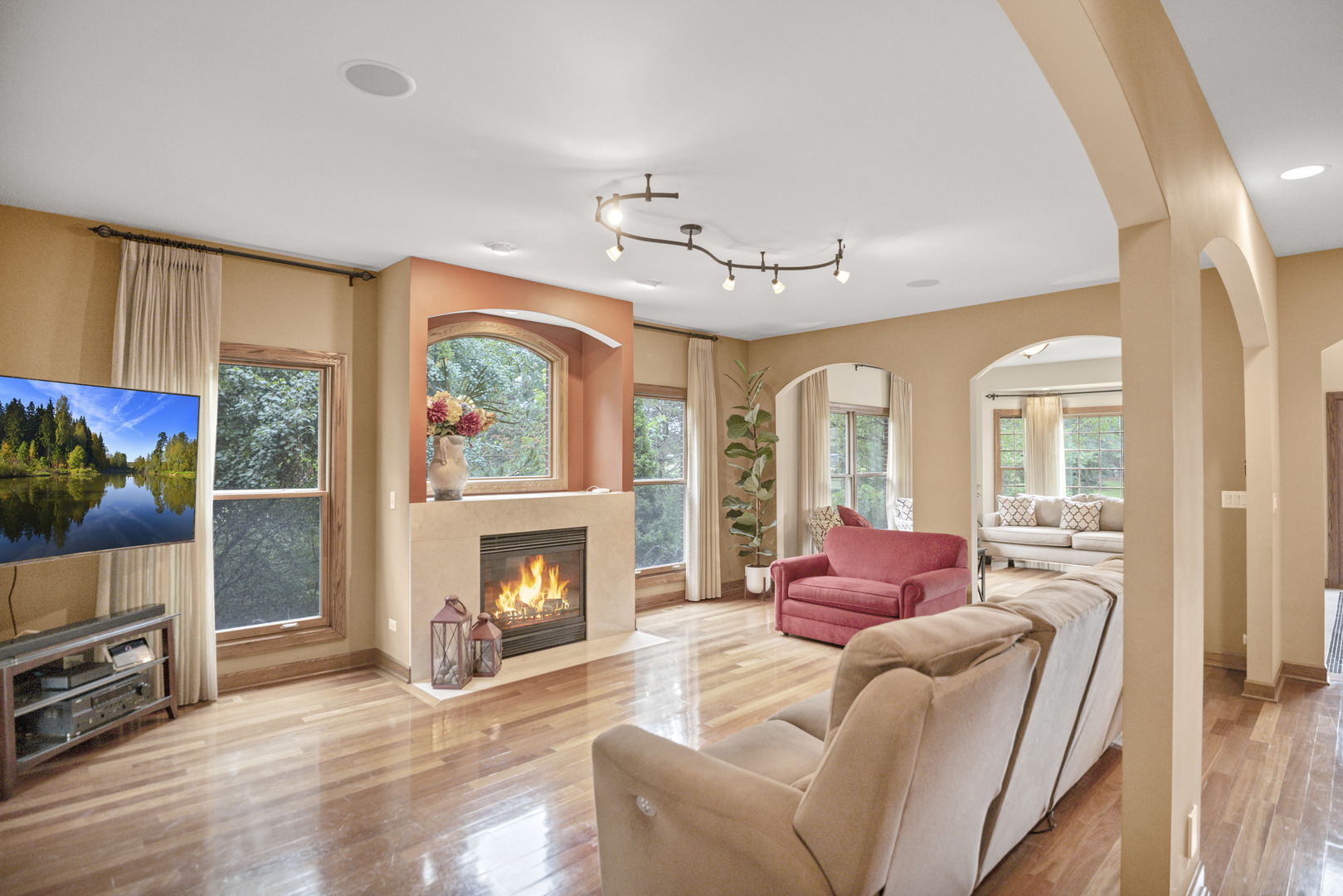 1535 S Douglas Avenue, Arlington Heights, IL 60005