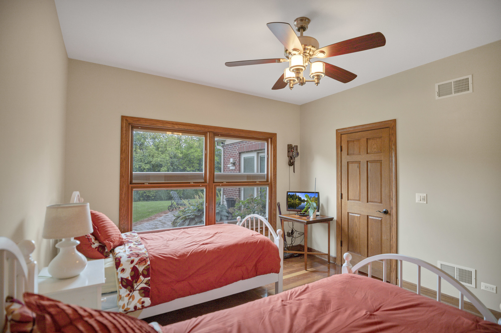 1535 S Douglas Avenue, Arlington Heights, IL 60005
