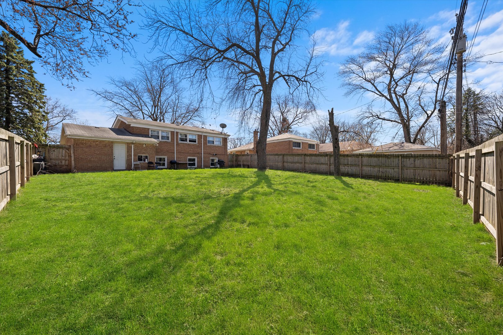 1012 E 159th Place, South Holland, IL 60473