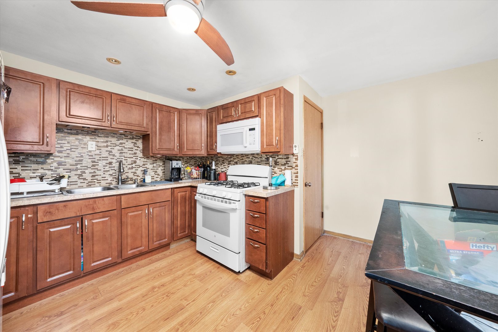 1012 E 159th Place, South Holland, IL 60473