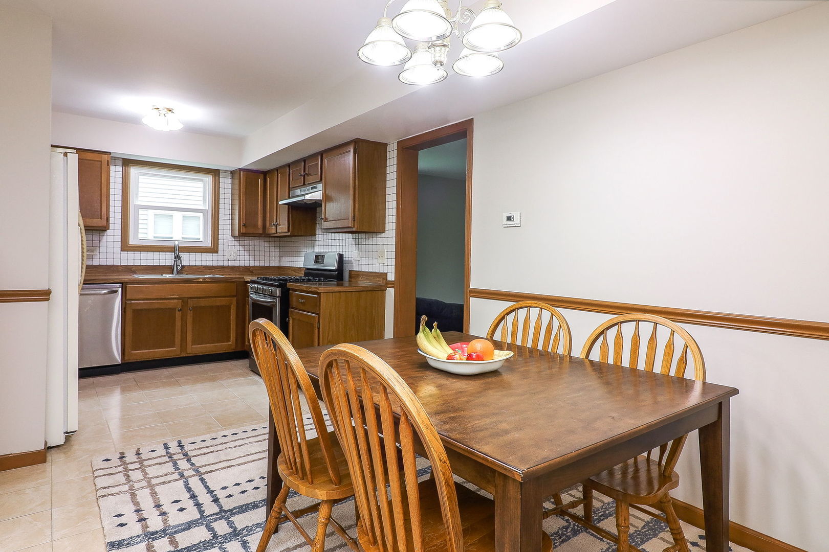 576 Springhill Circle, Naperville, IL 60563