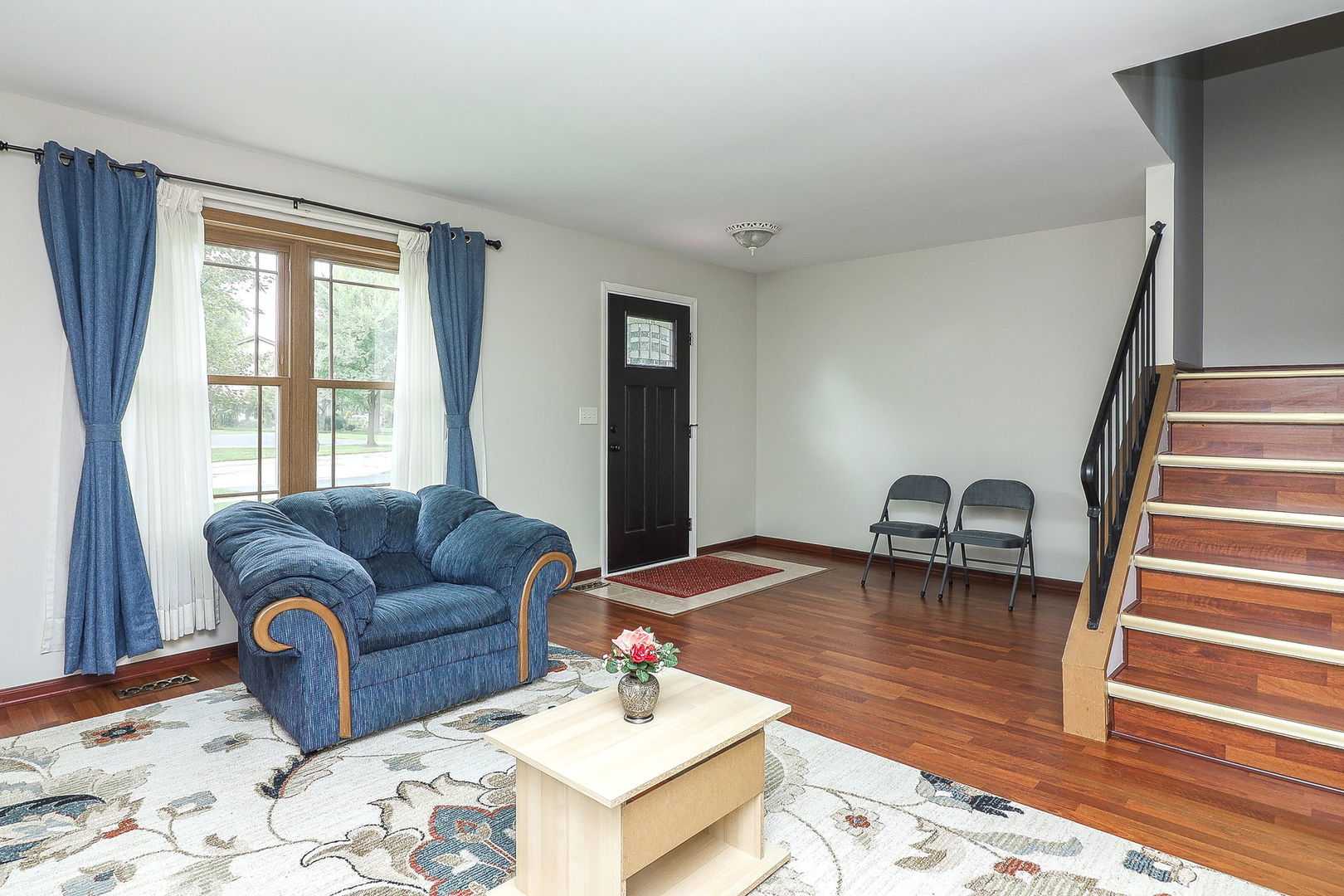 576 Springhill Circle, Naperville, IL 60563