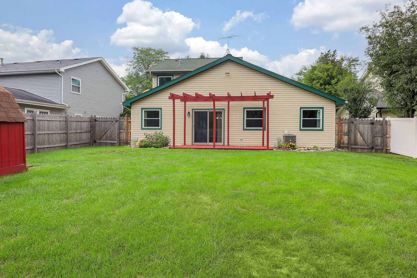 576 Springhill Circle, Naperville, IL 60563