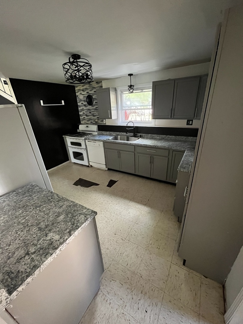 19 Wyndham Drive, Montgomery, IL 60538