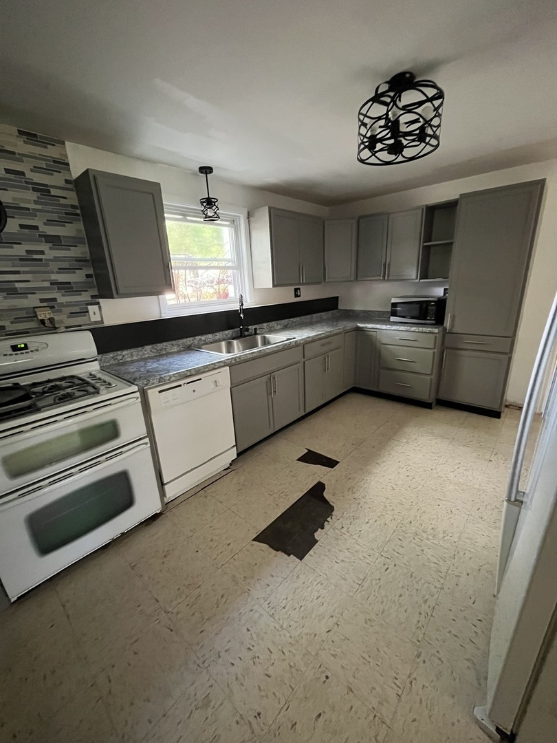 19 Wyndham Drive, Montgomery, IL 60538