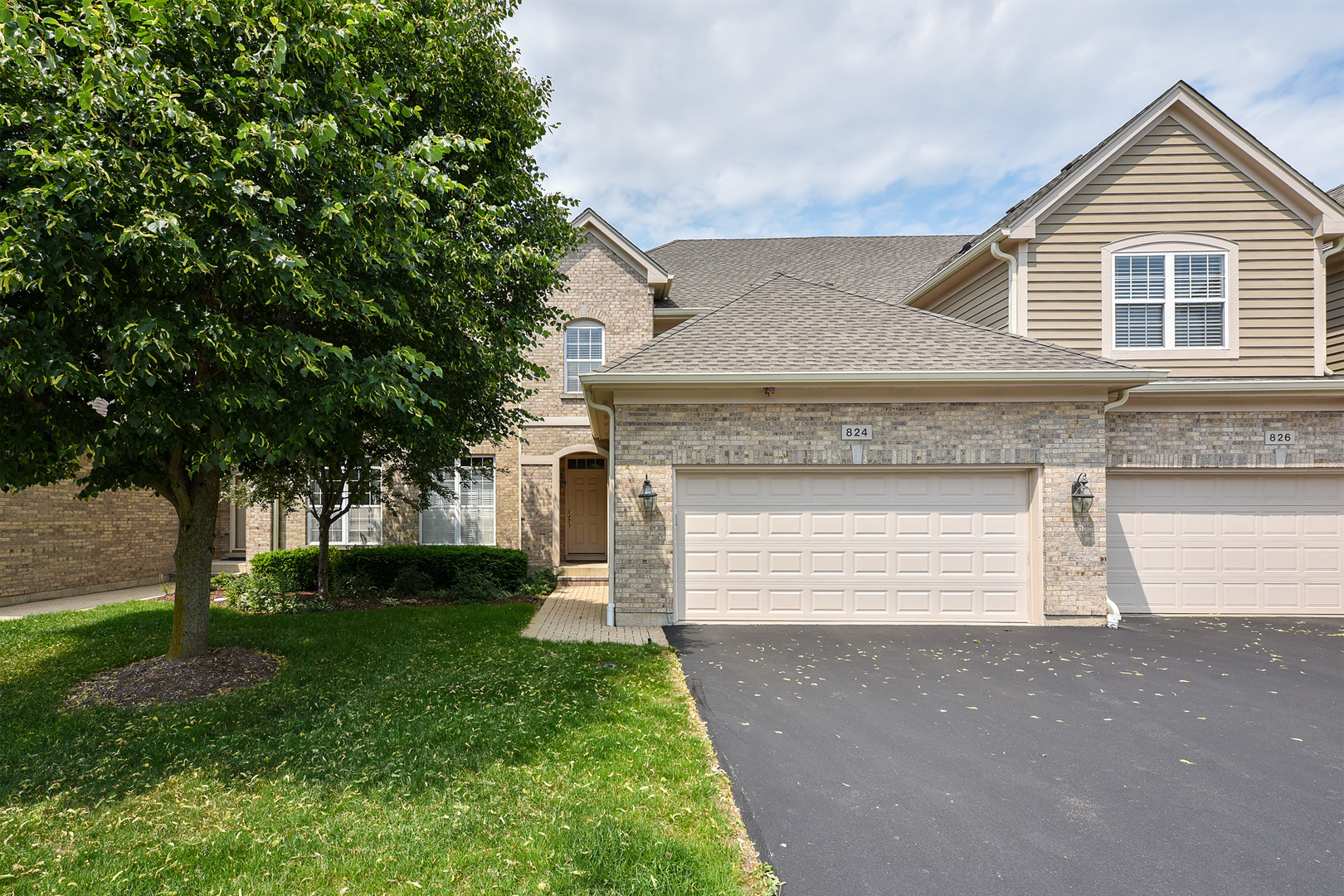824 Stone Canyon Circle #824, Inverness, IL 60010