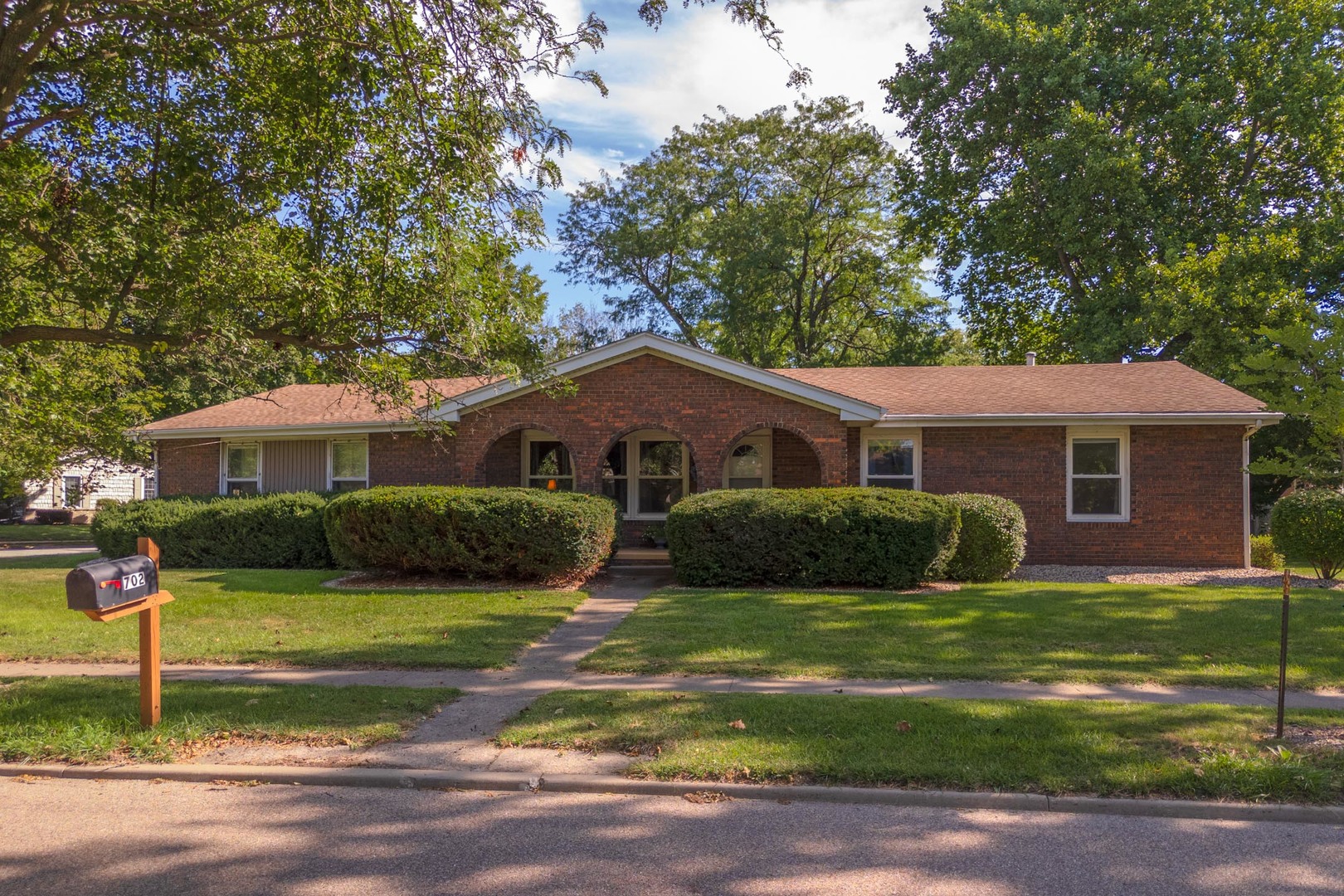 702 Broadmoor Drive, Bloomington, IL 61704