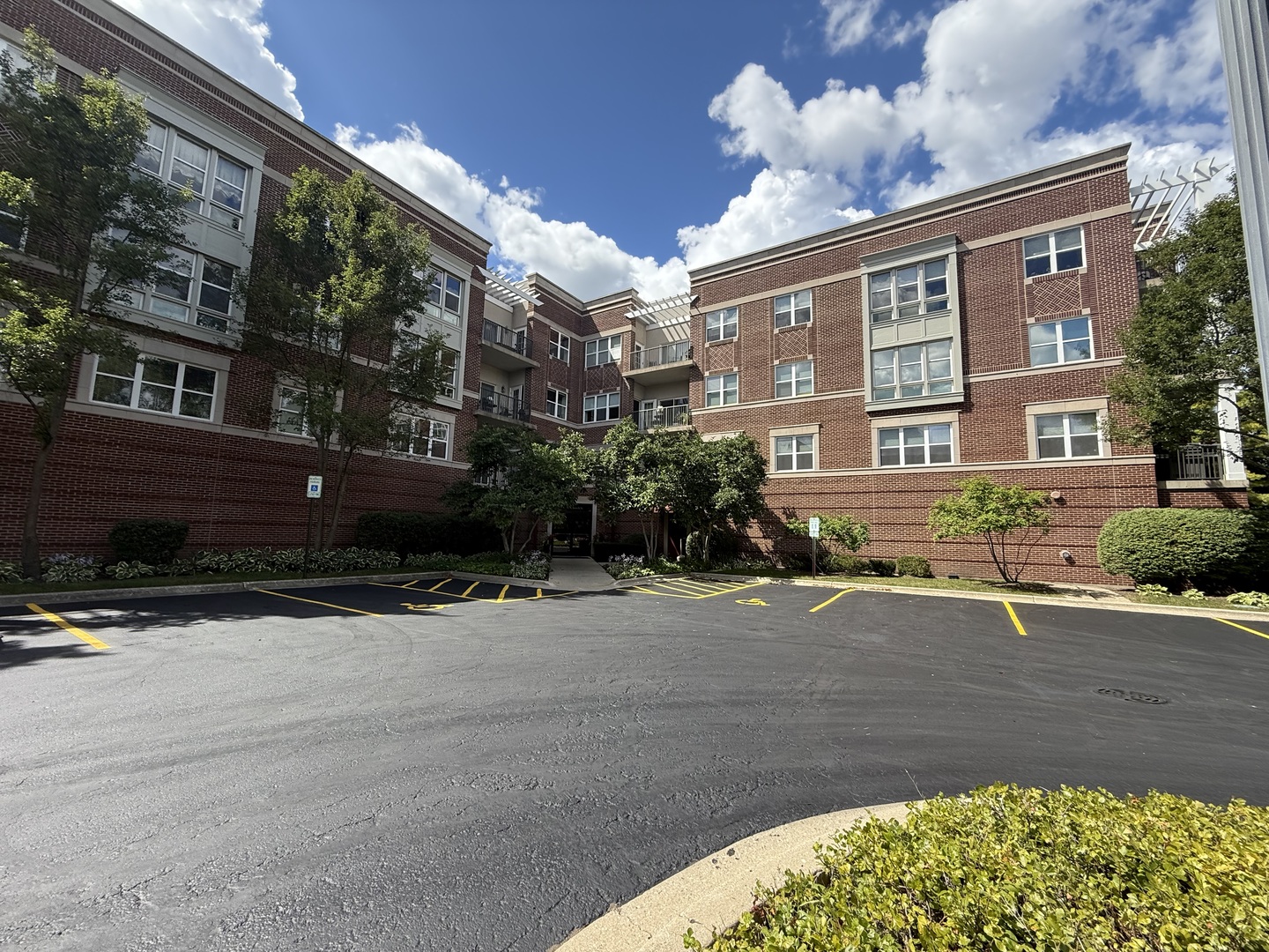 300 E Church Street #204, Libertyville, IL 60048
