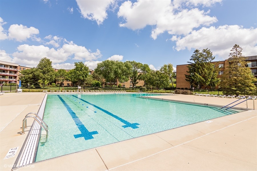 950 E Wilmette Road #418, Palatine, IL 60074