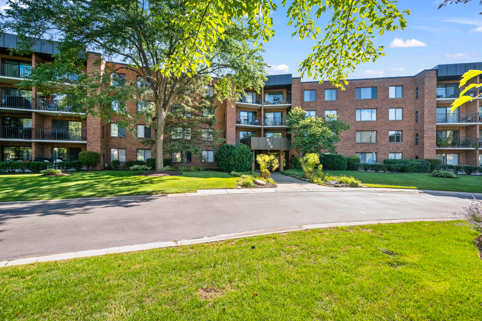 950 E Wilmette Road #418, Palatine, IL 60074