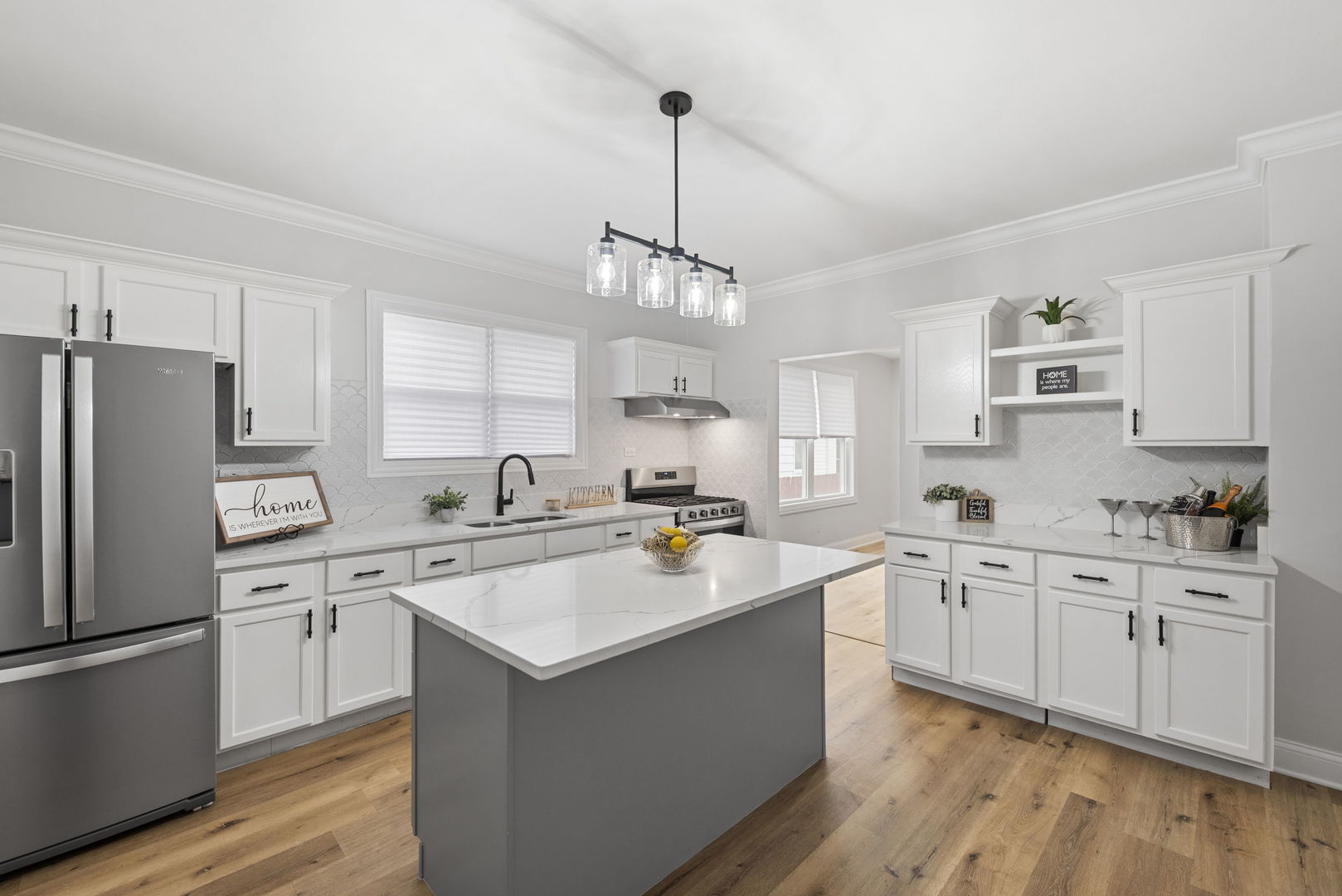 15711 Lowe Avenue, Harvey, IL 60426