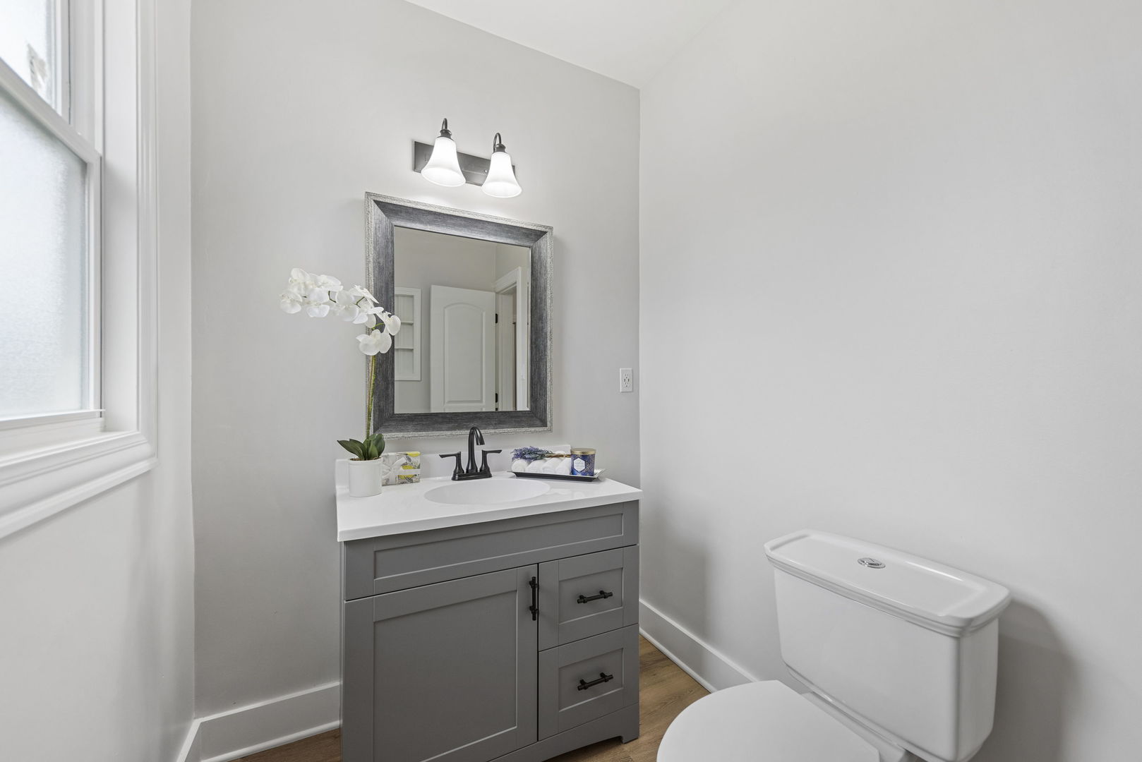 15711 Lowe Avenue, Harvey, IL 60426