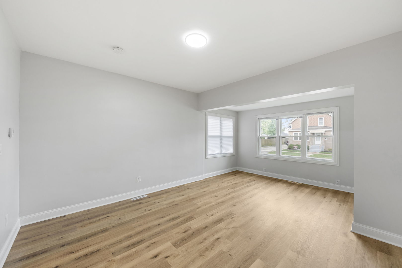 15711 Lowe Avenue, Harvey, IL 60426