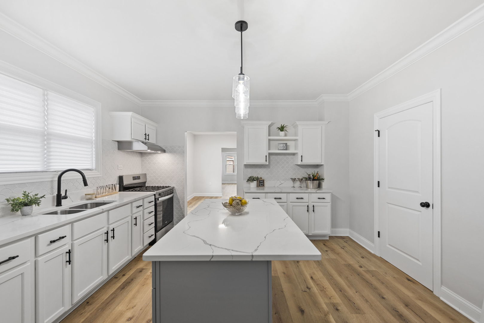 15711 Lowe Avenue, Harvey, IL 60426