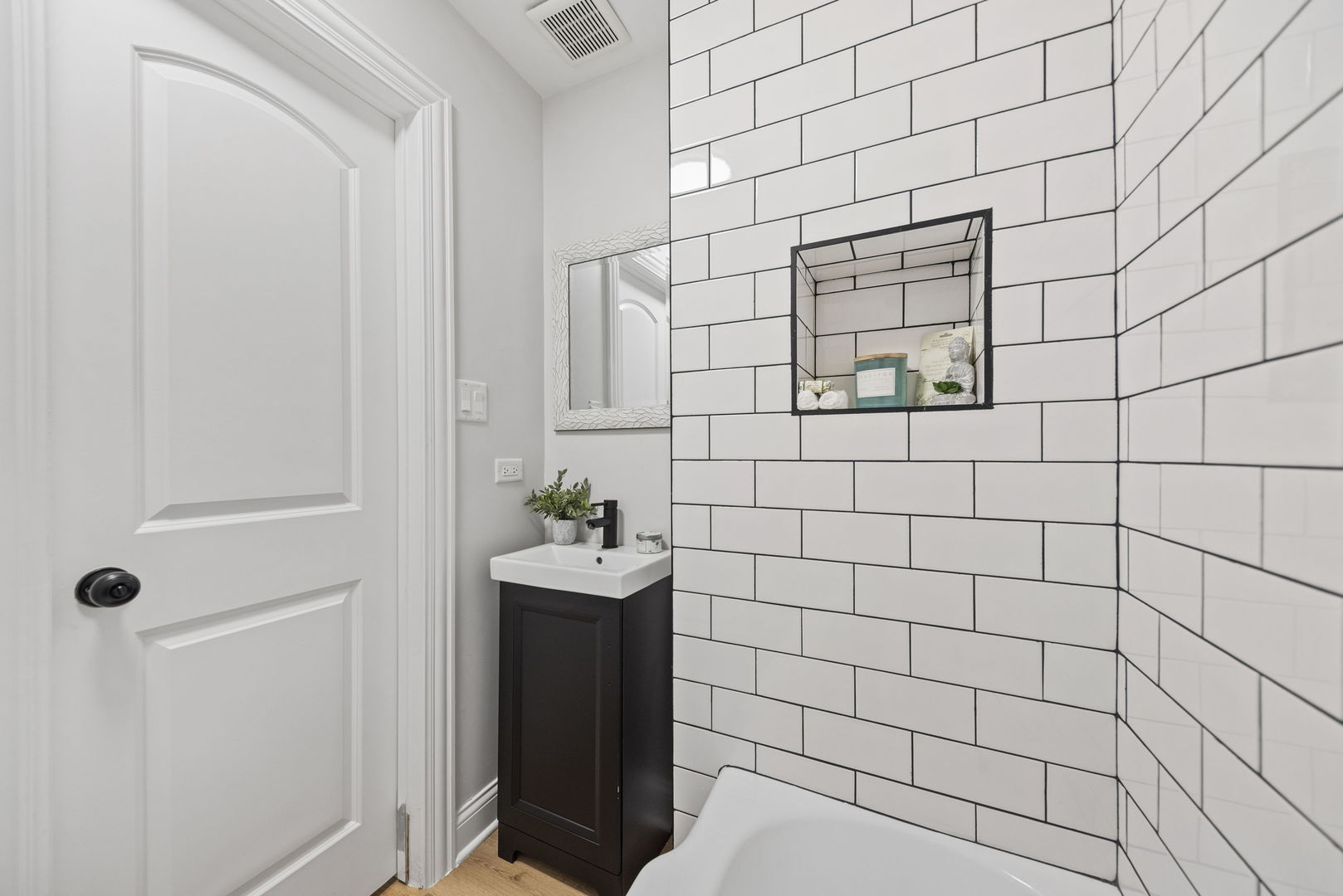 15711 Lowe Avenue, Harvey, IL 60426