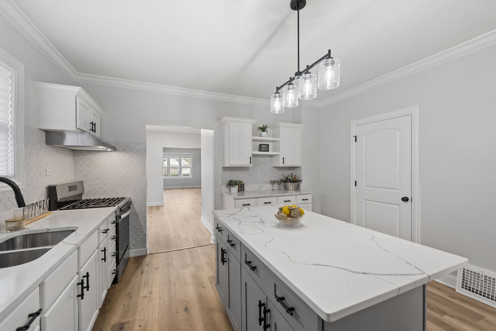 15711 Lowe Avenue, Harvey, IL 60426