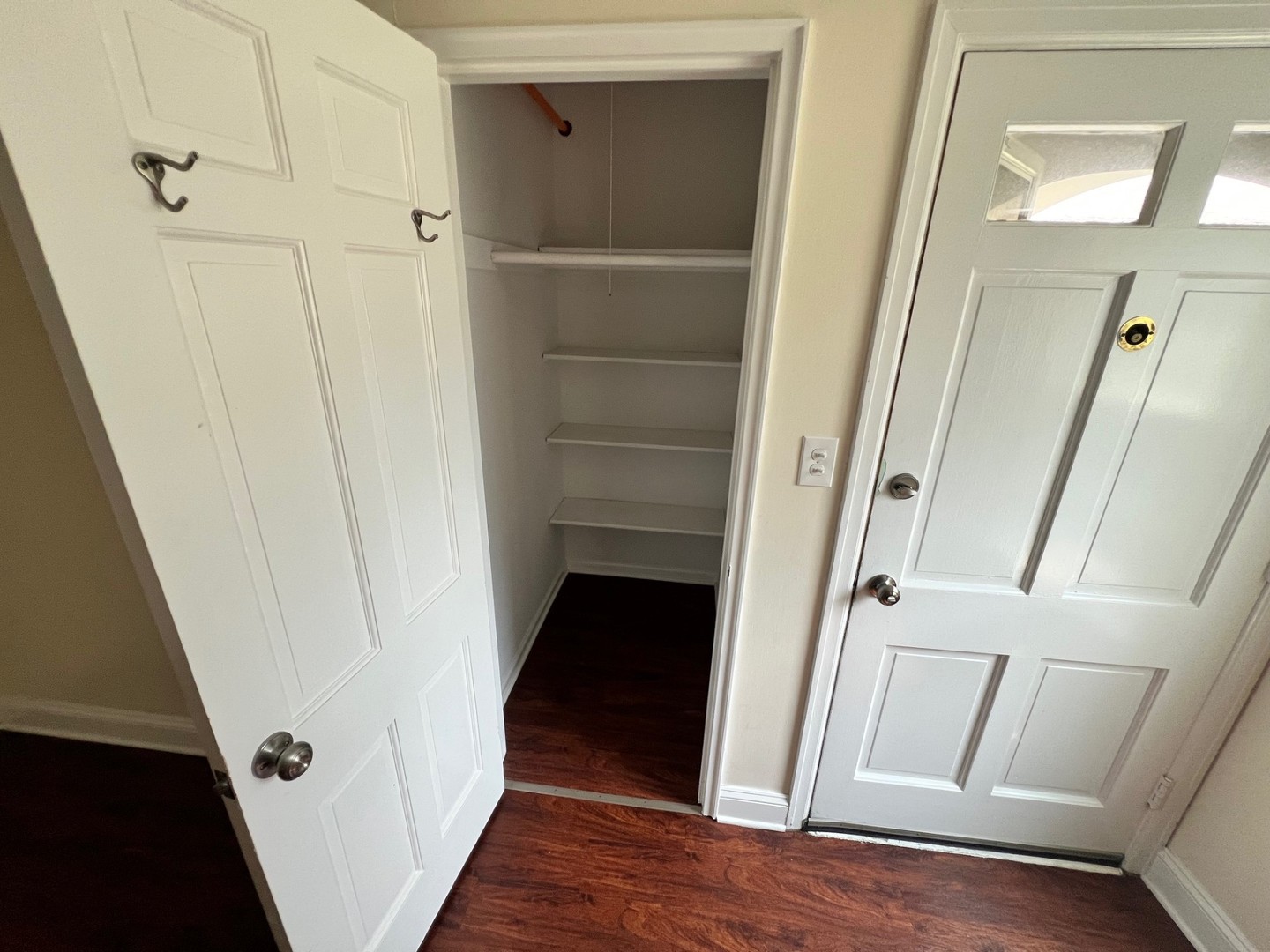 106 E Scranton Avenue #2, Lake Bluff, IL 60044