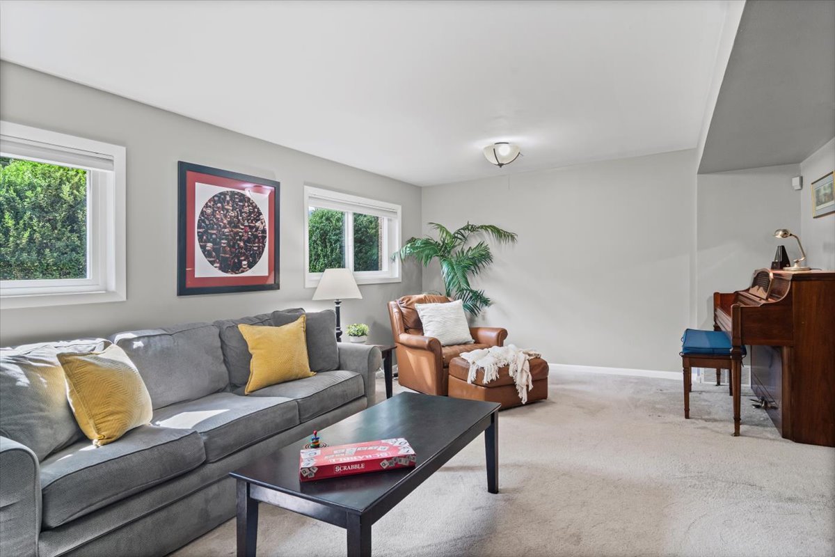 1414 W Grove Street, Arlington Heights, IL 60005