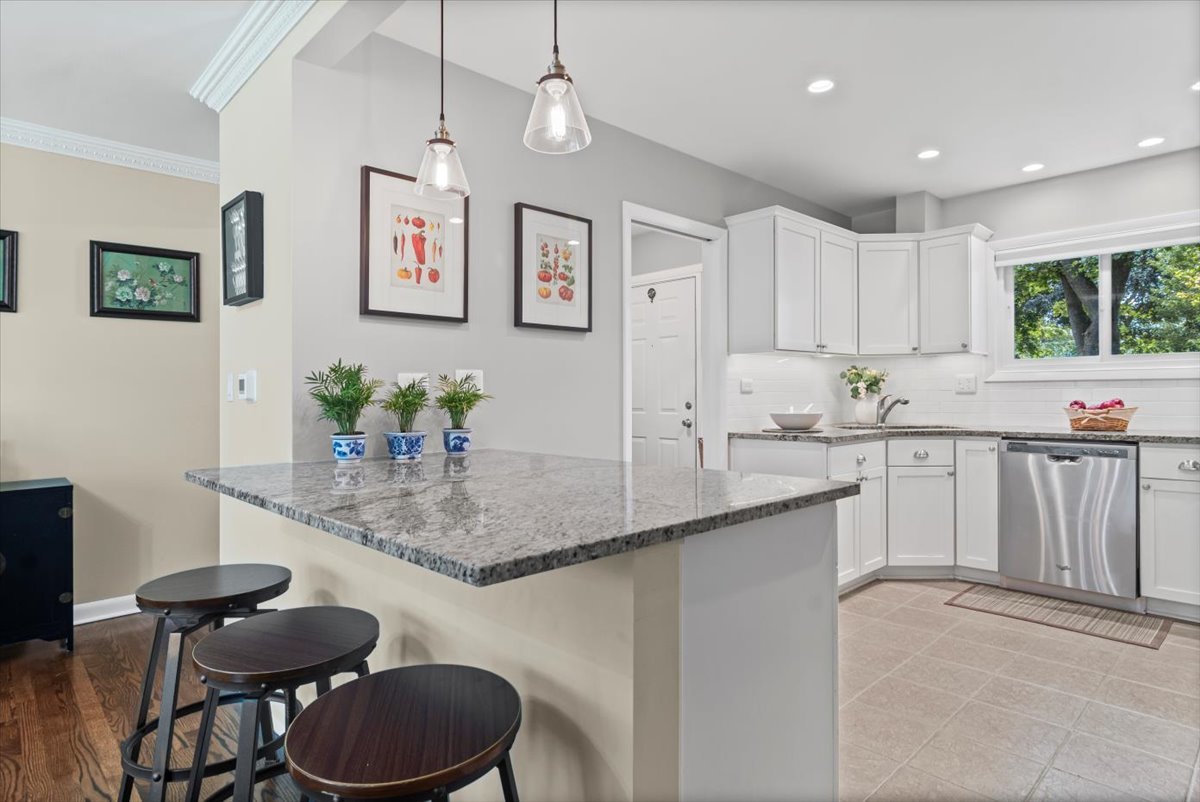 1414 W Grove Street, Arlington Heights, IL 60005