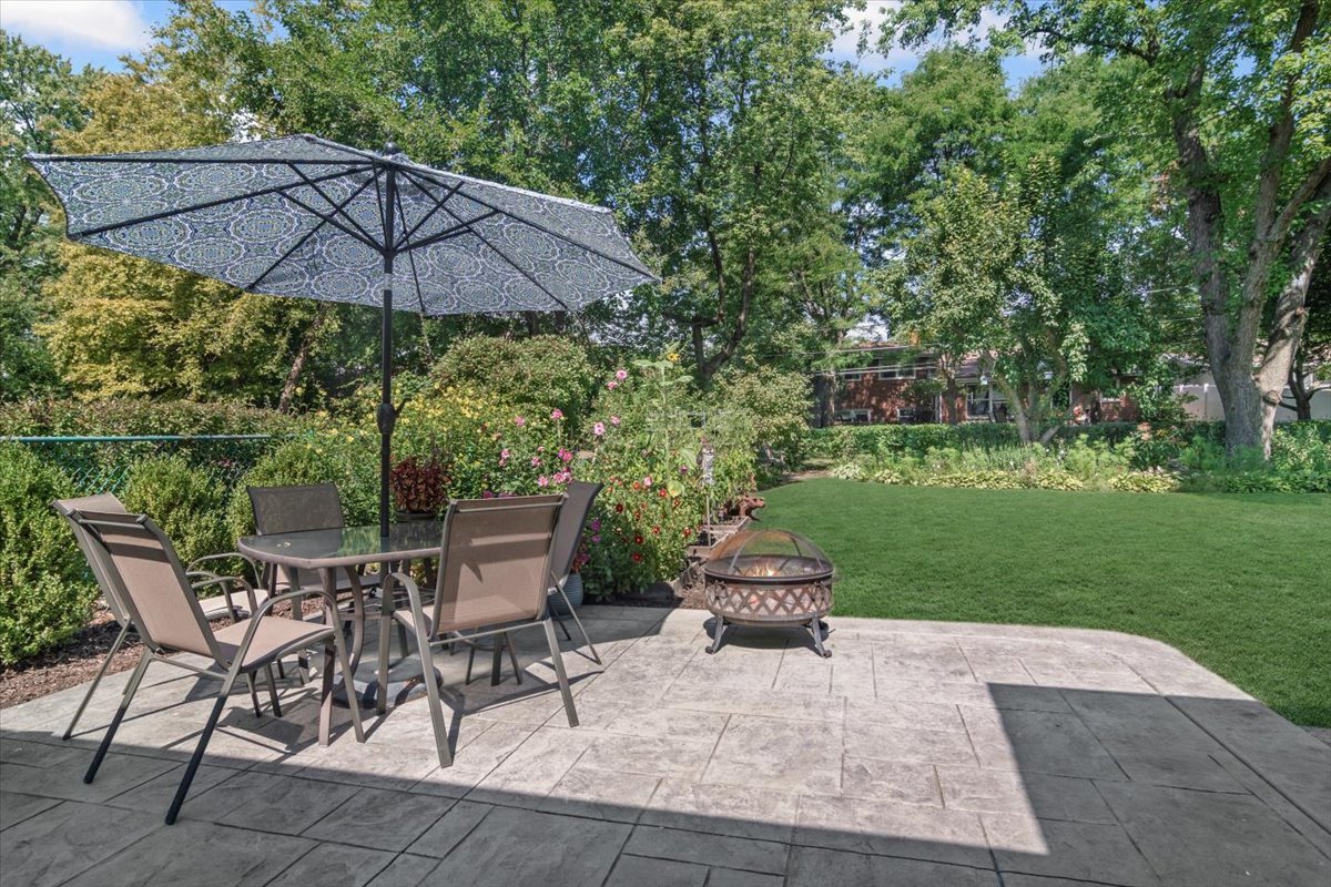 1414 W Grove Street, Arlington Heights, IL 60005