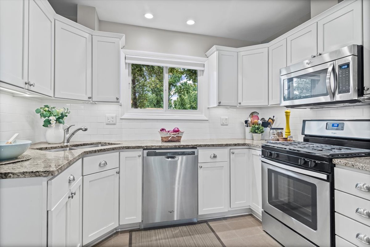 1414 W Grove Street, Arlington Heights, IL 60005