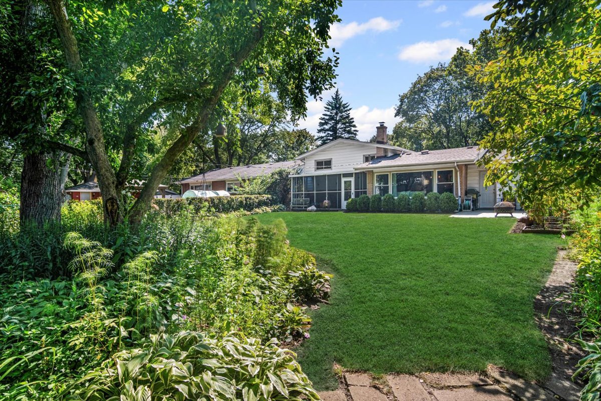 1414 W Grove Street, Arlington Heights, IL 60005
