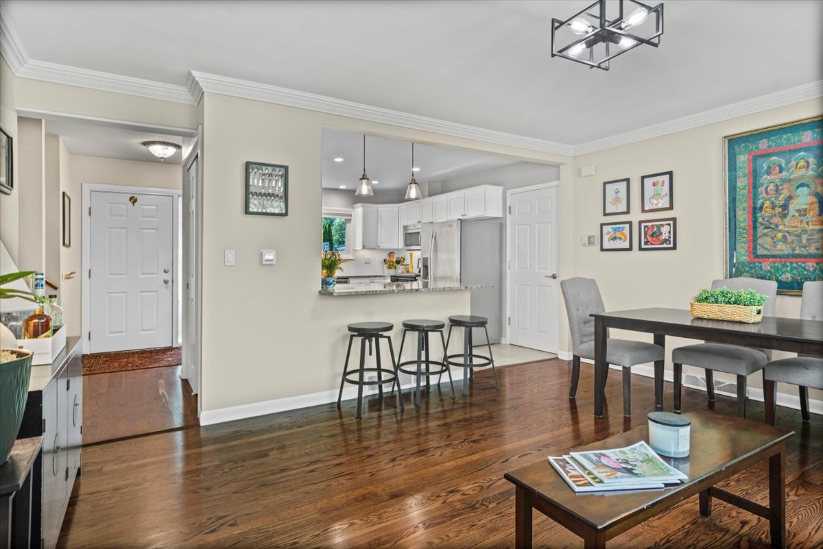 1414 W Grove Street, Arlington Heights, IL 60005