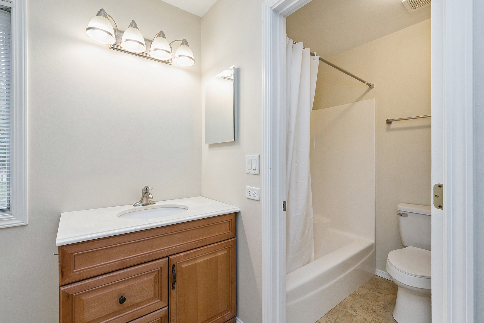 320 Thistle Drive, Bolingbrook, IL 60490