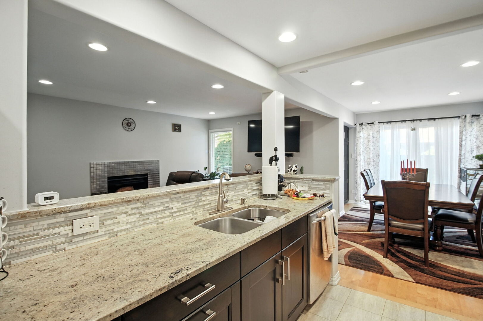 6 W Pebble Court #A, Palos Hills, IL 60465