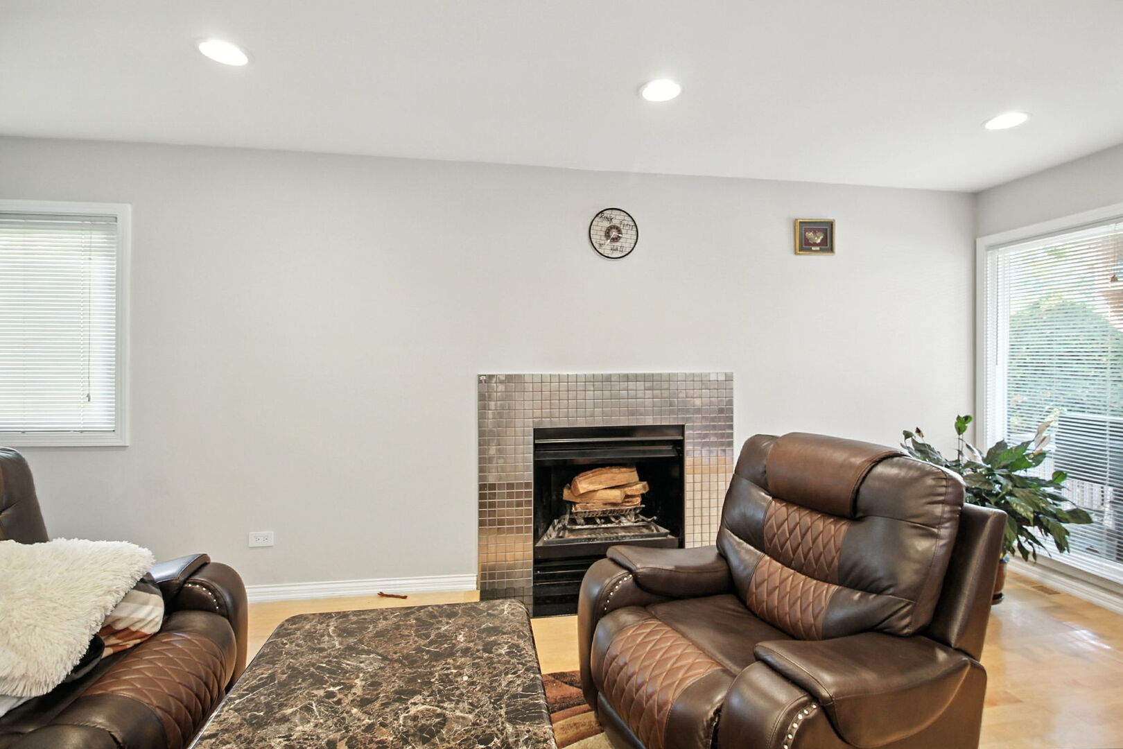 6 W Pebble Court #A, Palos Hills, IL 60465