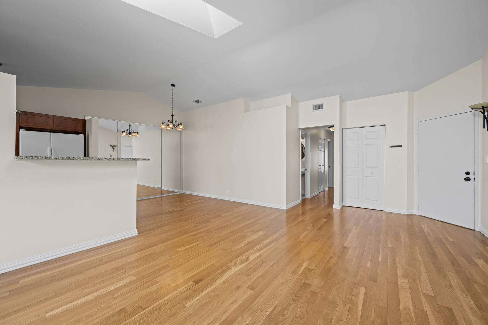 1662 COMMODORE Court #4, Schaumburg, IL 60193