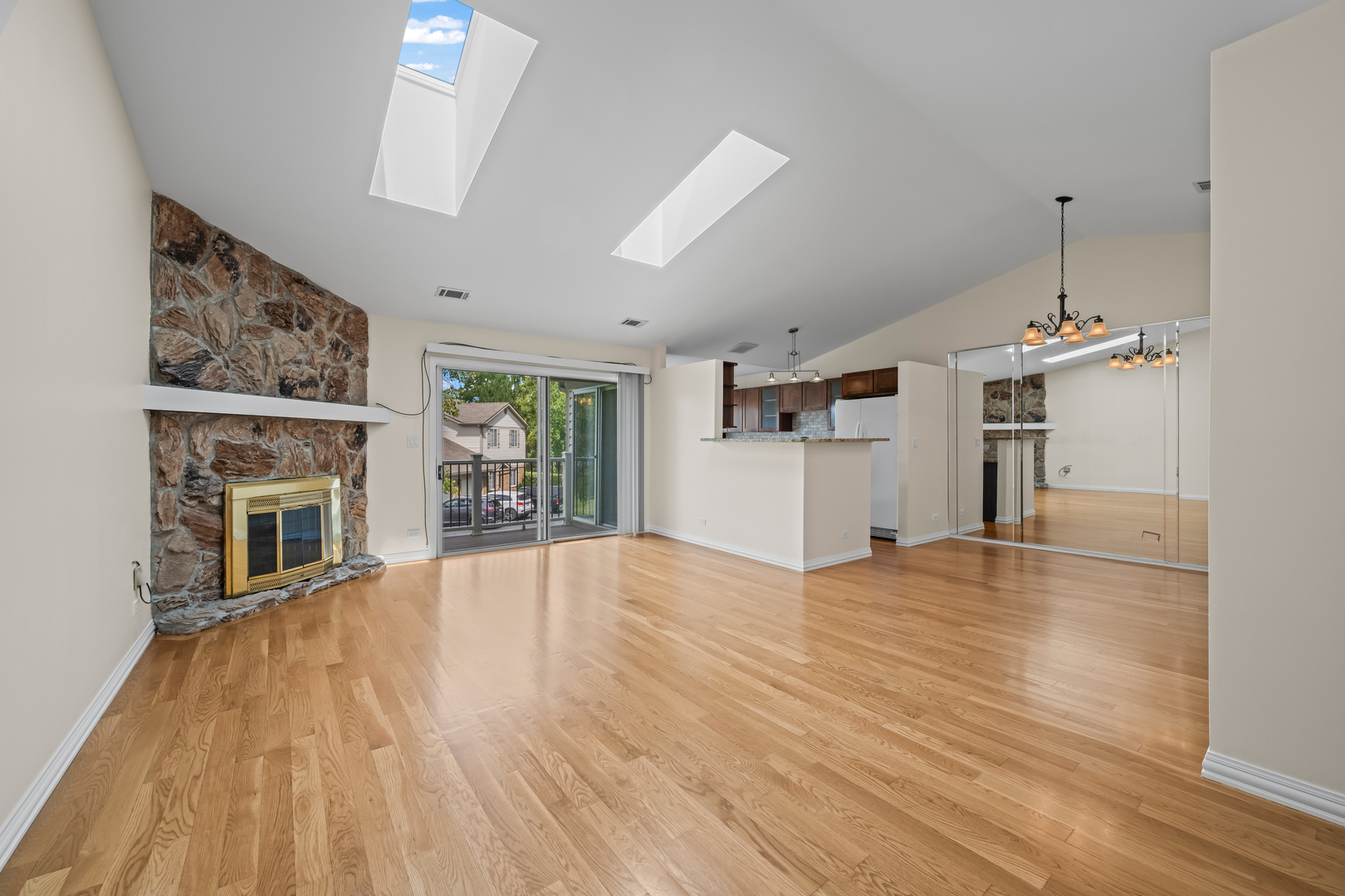 1662 COMMODORE Court #4, Schaumburg, IL 60193