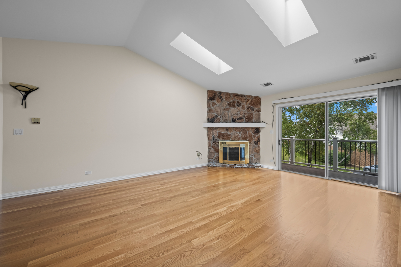 1662 COMMODORE Court #4, Schaumburg, IL 60193