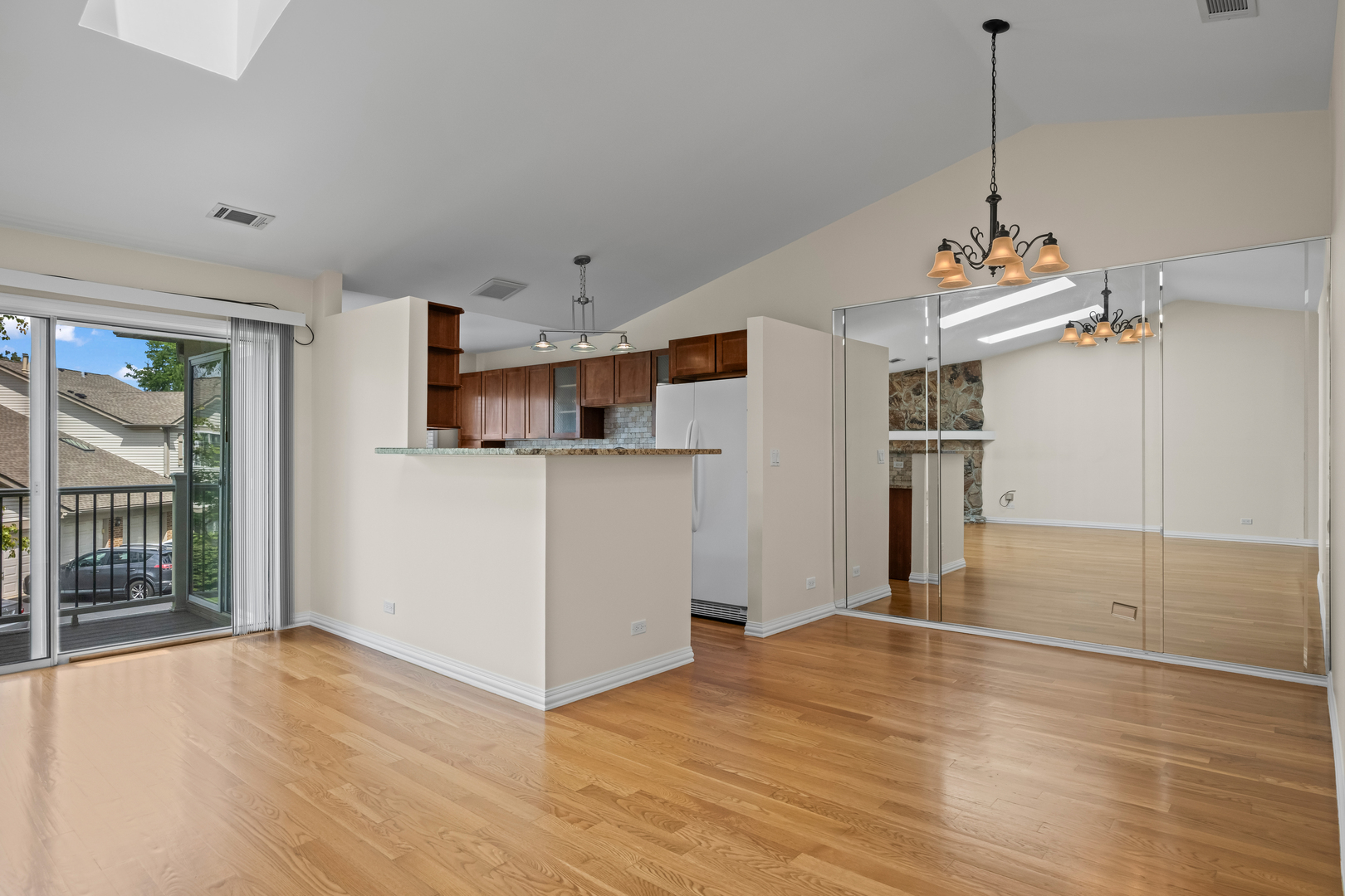 1662 COMMODORE Court #4, Schaumburg, IL 60193