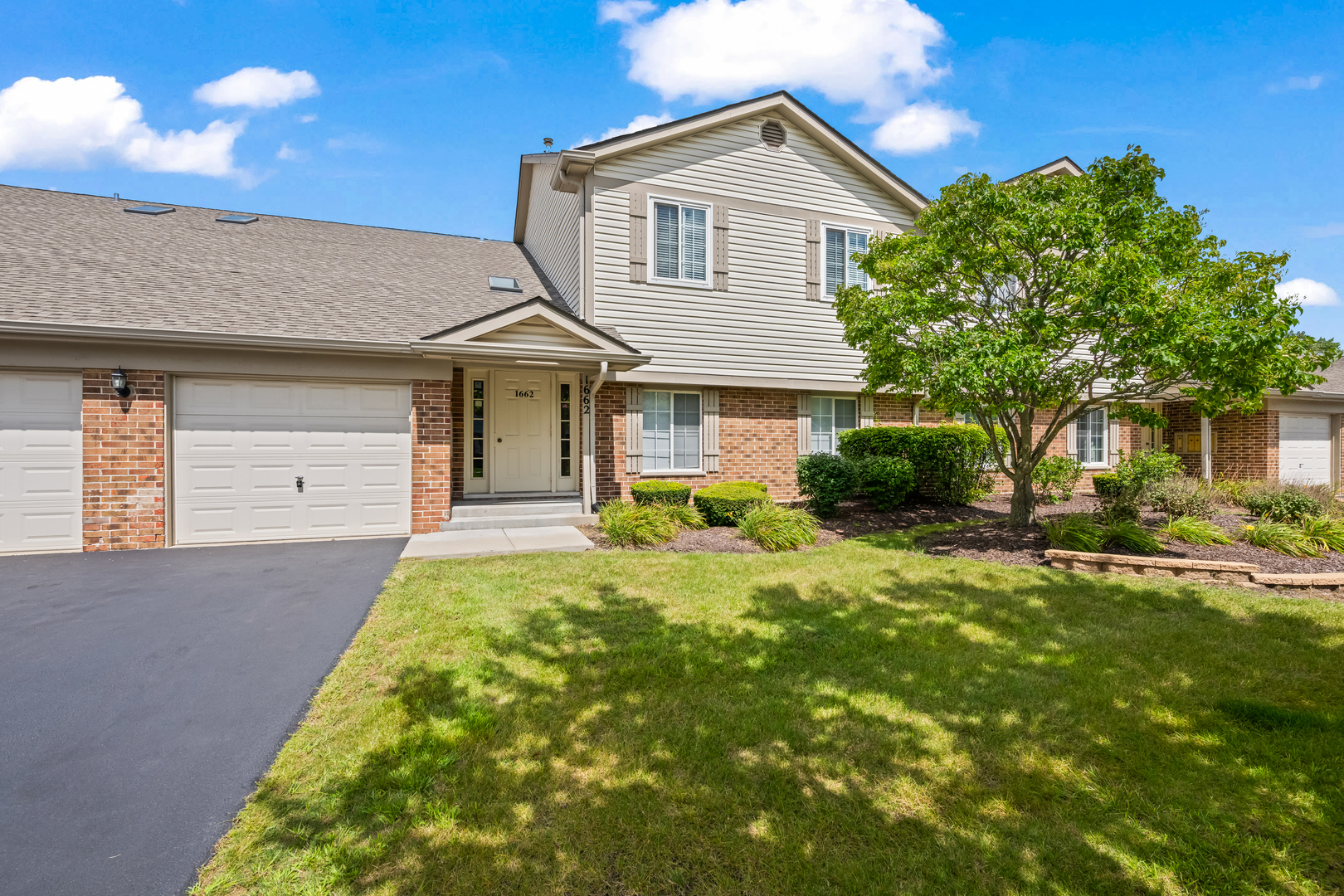 1662 COMMODORE Court #4, Schaumburg, IL 60193