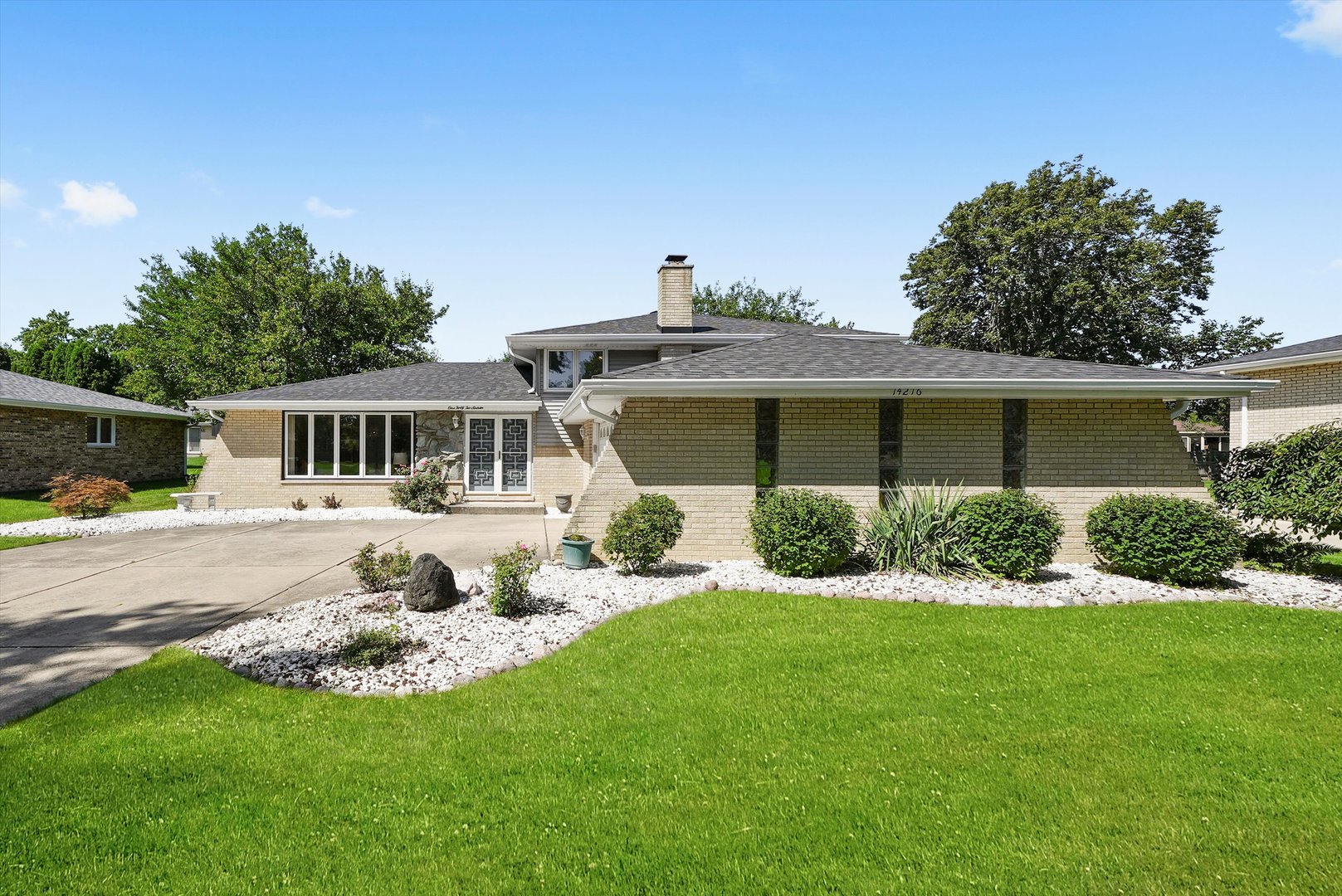 14216 Clearview Drive, Orland Park, IL 60462