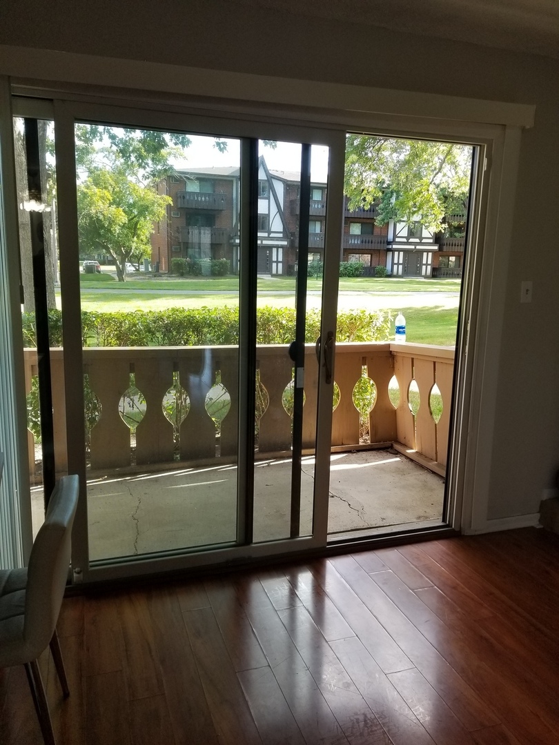 11 Parkside Court #6, Vernon Hills, IL 60061
