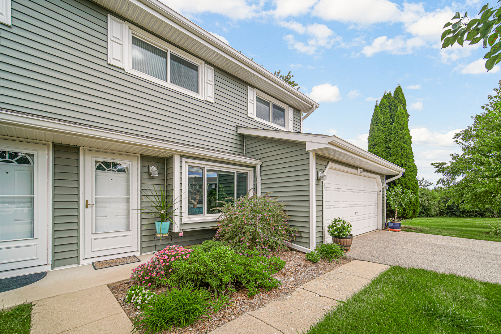 34036 WHITE OAK Lane, Gurnee, IL 60031