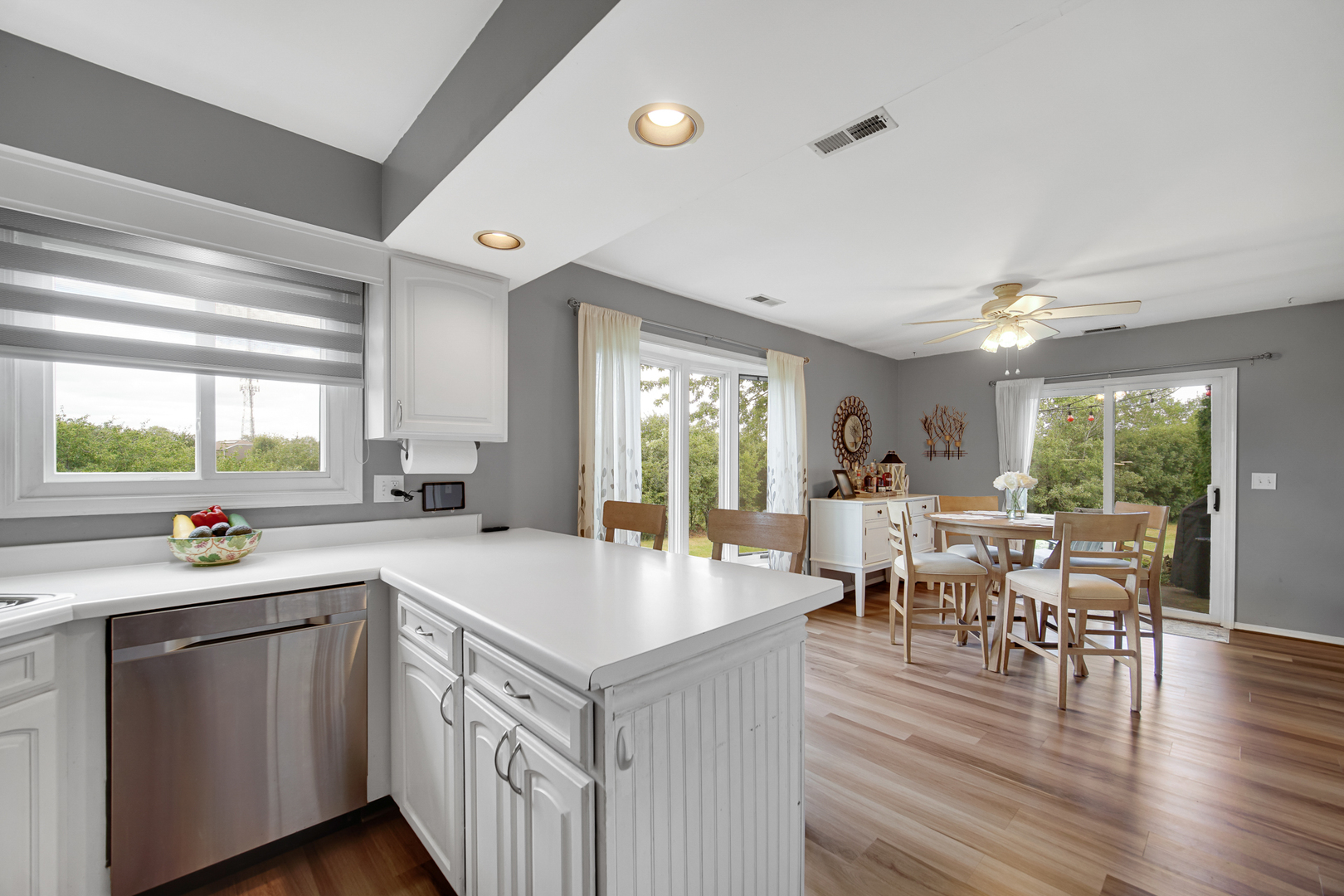 34036 WHITE OAK Lane, Gurnee, IL 60031