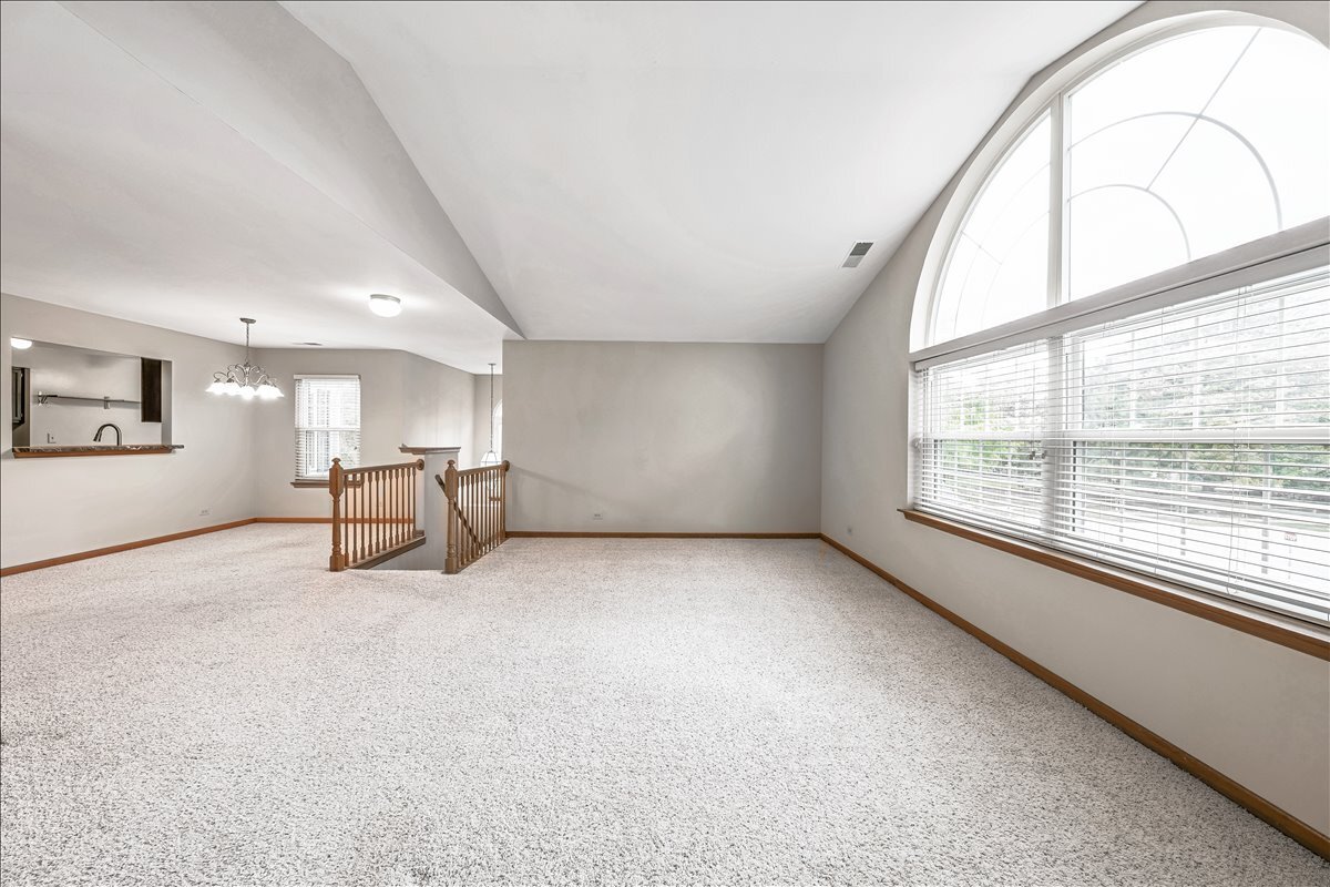 3 Taylor Court #B, Streamwood, IL 60107