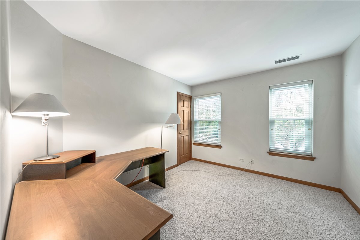 3 Taylor Court #B, Streamwood, IL 60107