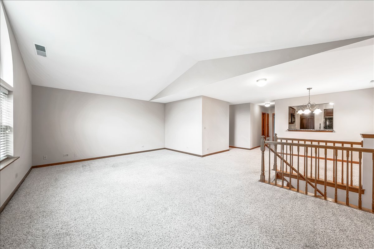 3 Taylor Court #B, Streamwood, IL 60107