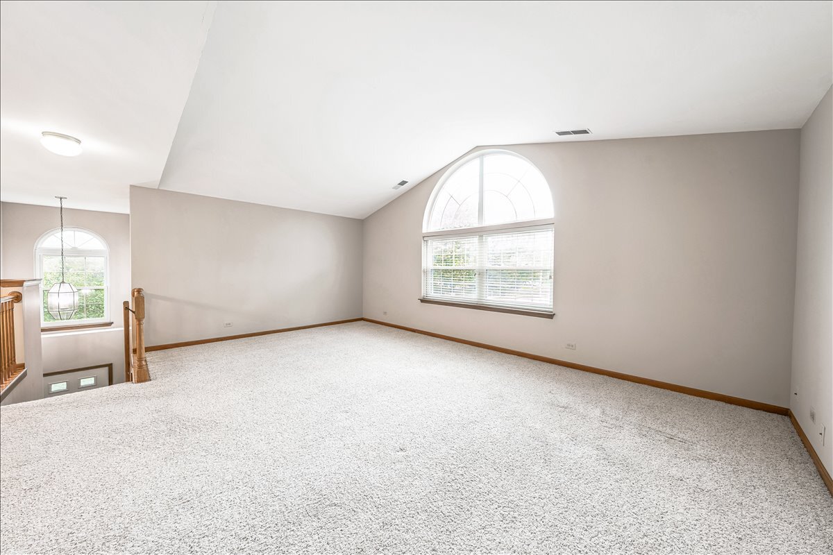 3 Taylor Court #B, Streamwood, IL 60107